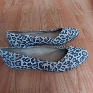 TOMS Womens Julie Desert Tan Leopard Print Suede Ballet Flats Size W6 1/2